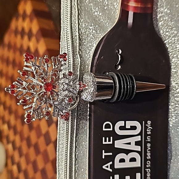 NWT Insulated Wine Bag and Bottle Stopper, Silver Glitter - Picture 4 of 5